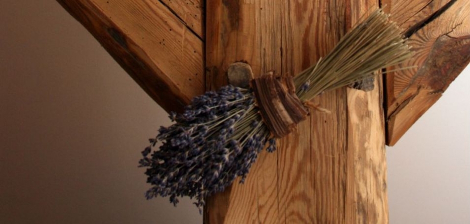Foto: Lavendel am Holzbalken II.jpg